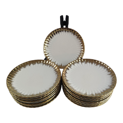 Set de 15 Platos Pequeños Decorativos de Porcelana con Borde Dorado Ø 15cm – Diseño Elegante para Postres o Aperitivos