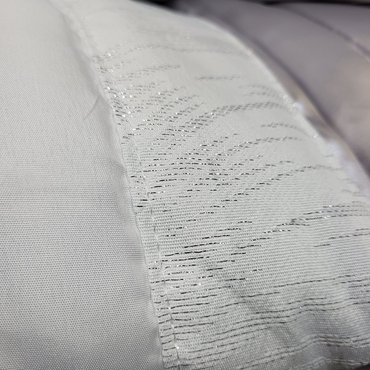 Colcha TROPICAL Elegante – Conjunto Decorativo con Tres Almohadas, 250 x 260 cm - COLOR BLANCO