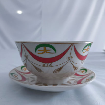 Terrina de Porcelana Decorada com 6 Tigelas e Pratos –3L- Design Clássico em Vermelho e Verde