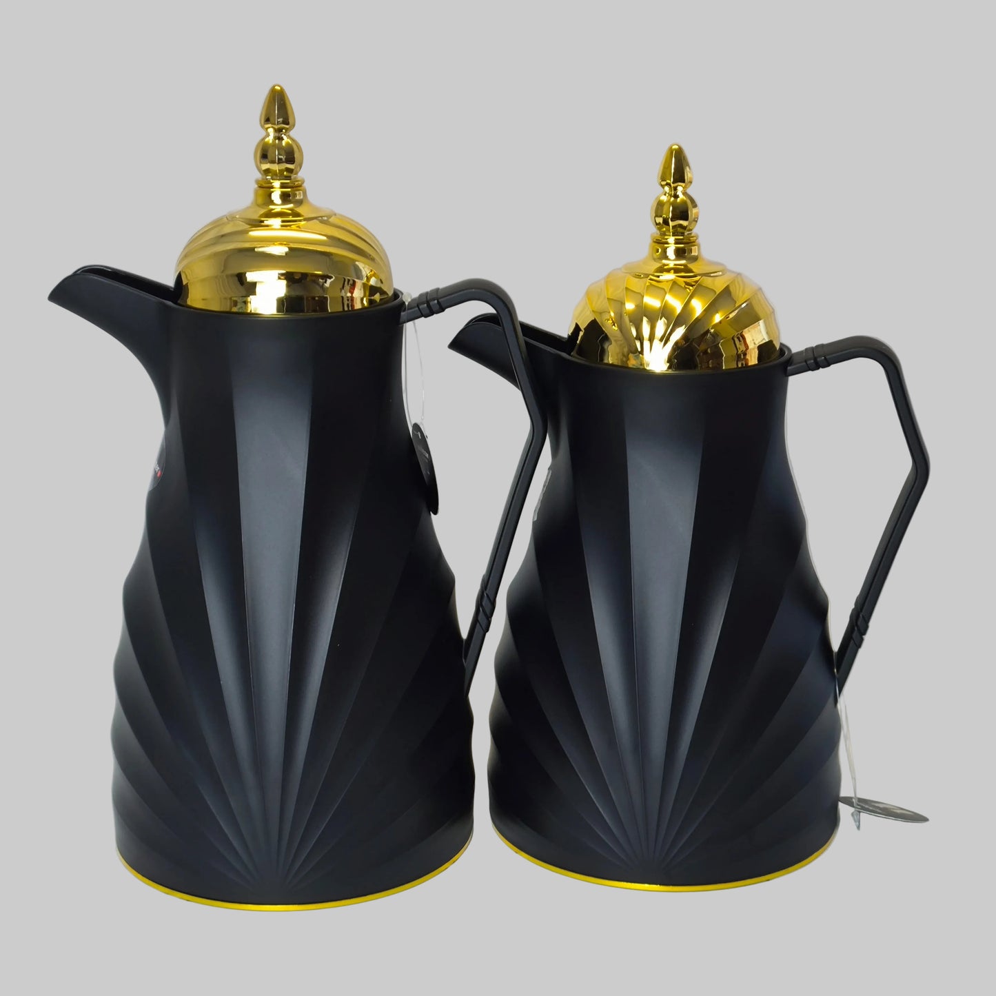 Juego de Jarras Térmicas de Diseño Premium – Negro Mate con Tapa Dorada Decorativa