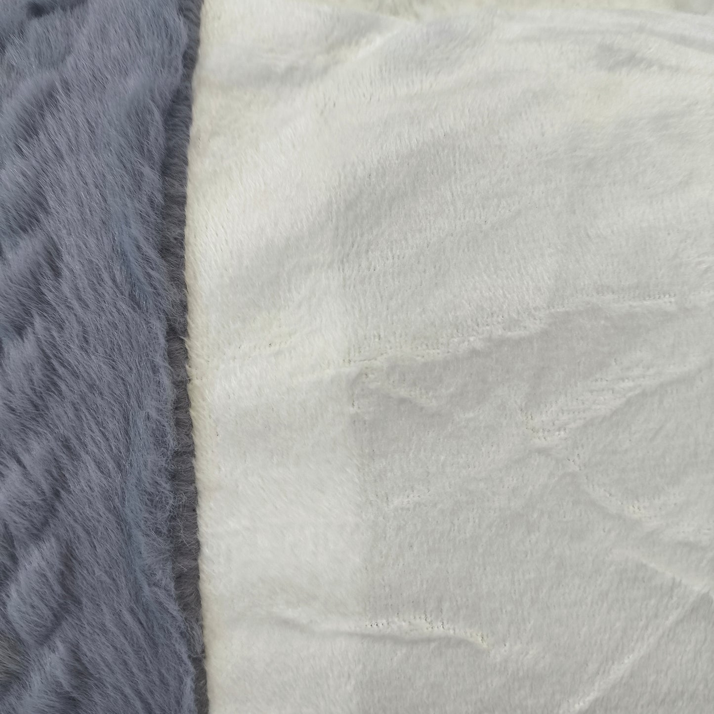 Edredón Aterciopelado con Borreguito MODELO TRAMA DE CANALÉ TRENZADO - COLOR AZUL