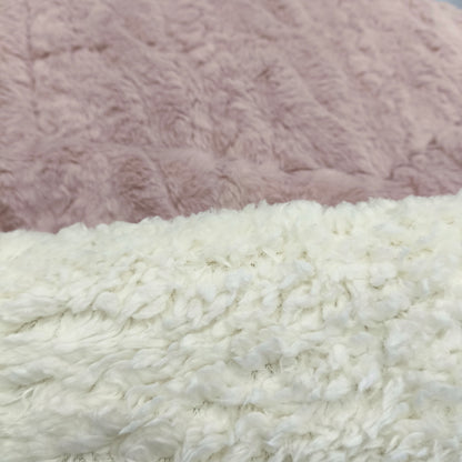 Edredón Aterciopelado con Borreguito MODELO TRAMA DE CANALÉ TRENZADO - COLOR ROSA