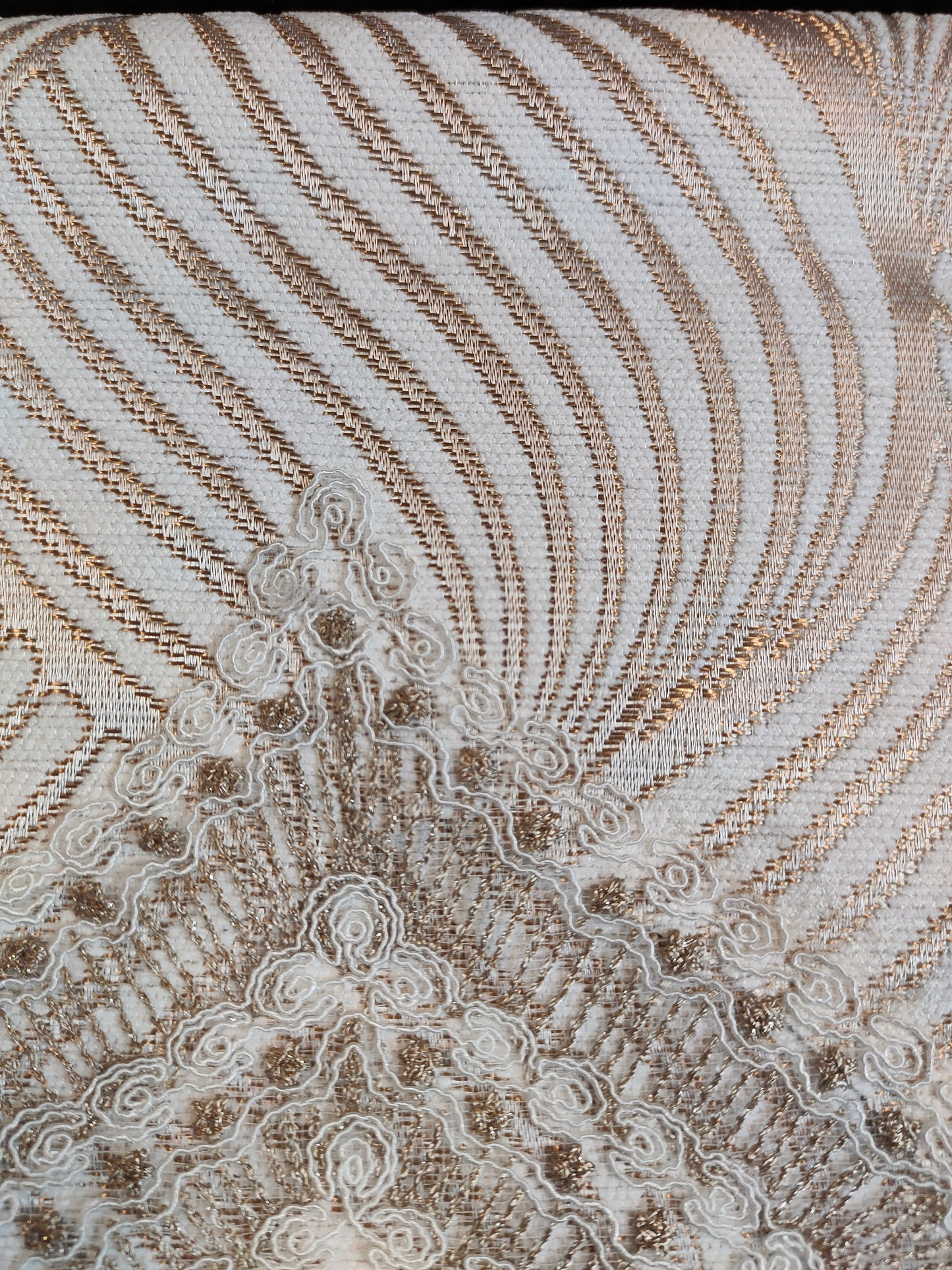 Juego de Cama de Lujo "Loren" – Diseño Moderno y Elegante para tu Dormitorio - COLOR CAPUCHINO