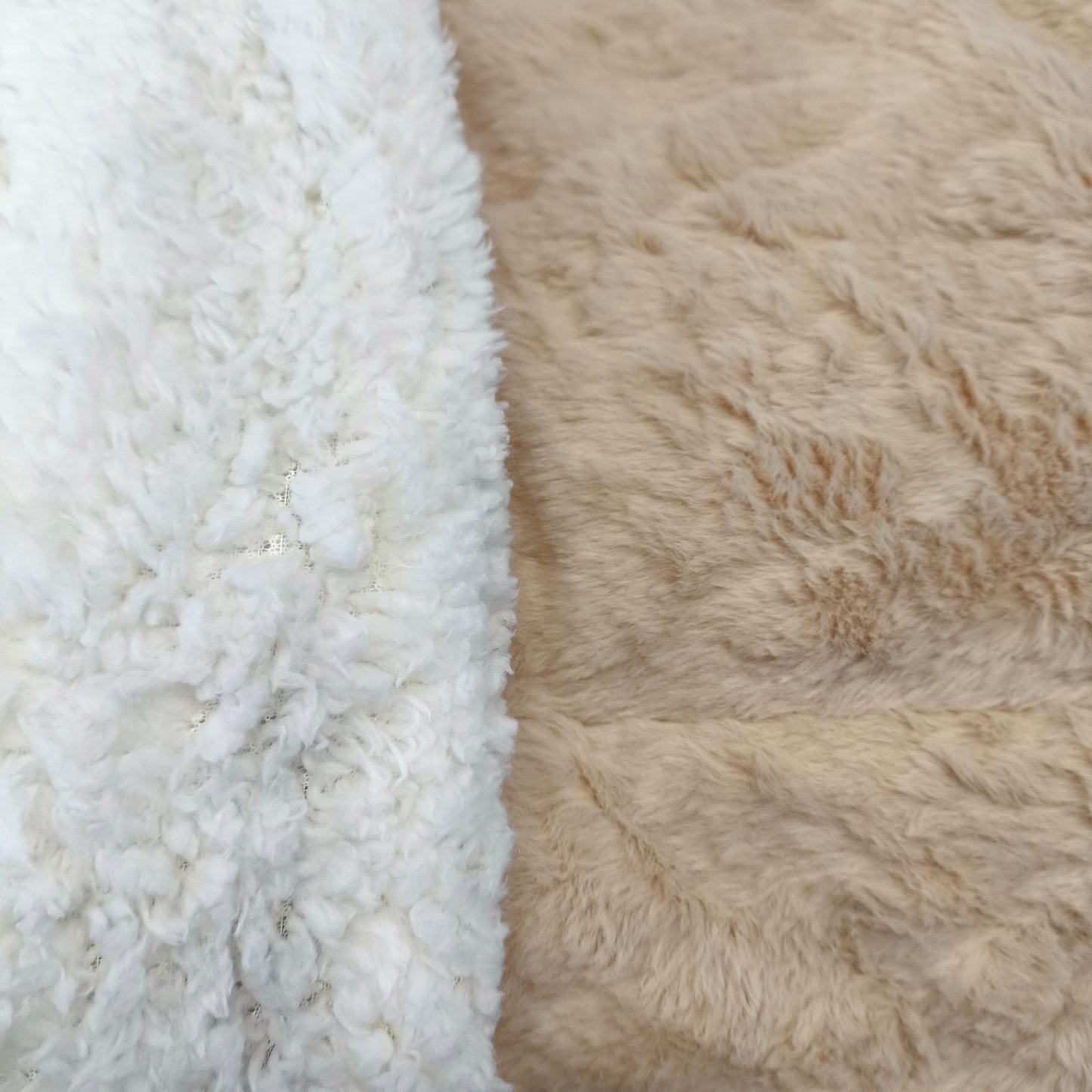 Edredón Aterciopelado con Borreguito MODELO TRAMA DE CANALÉ TRENZADO - COLOR MARRÓN