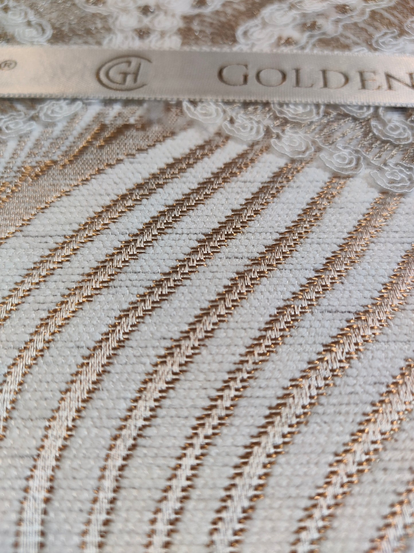 Juego de Cama de Lujo "Loren" – Diseño Moderno y Elegante para tu Dormitorio - COLOR CAPUCHINO