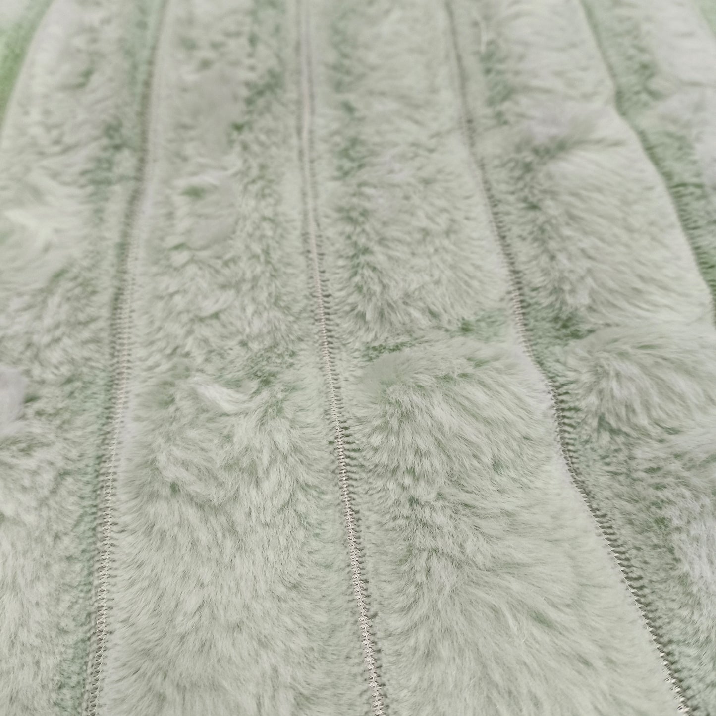 Edredón Aterciopelado con Borreguito MODELO TRAMA DE CANALÉ 2- COLOR VERDE