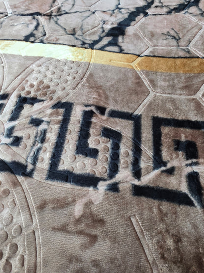 Alfombra Clásica Beige y detalles Dorados con Cenefa Negra de Inspiración Oriental – Estilo Árabe