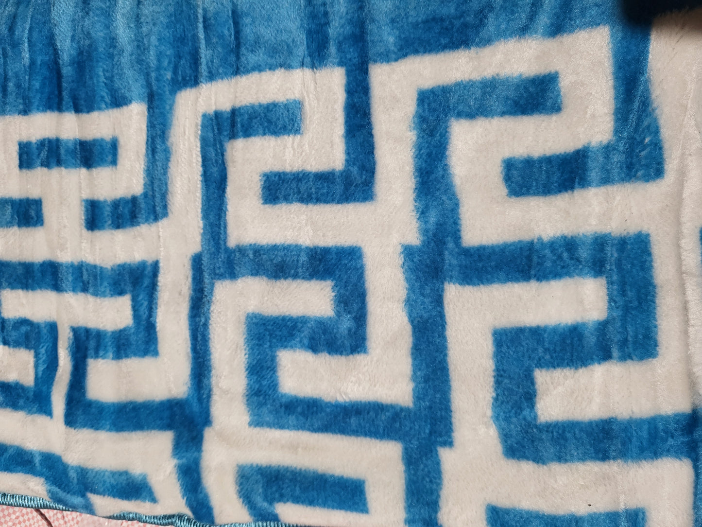 Manta Raschel 220 x 240 cm – 2 kg – 100% Poliéster