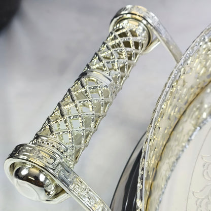 ✨ Bandeja Redonda Decorativa de Lujo en Acabado Plateado con Detalles Ornamentales ✨