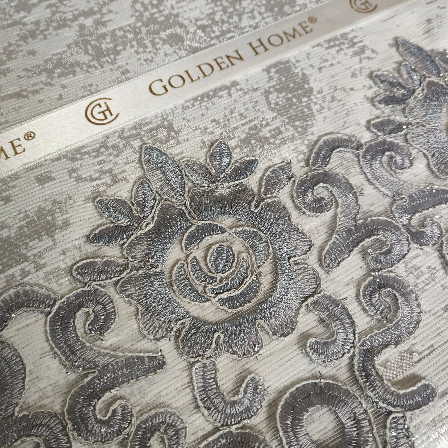 Juego de Cama de Lujo "Bologna" – Elegancia Clásica con Bordados en Relieve - COLOR GRIS