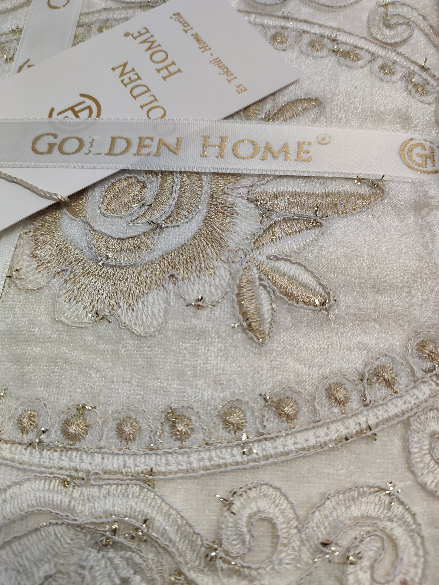 Juego de Cama de Lujo "Vicenza" – Elegancia Clásica con Estilo Barroco - COLOR CREMA