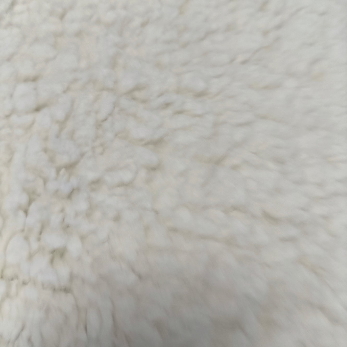 Edredón Aterciopelado con Borreguito MODELO TRAMA DE CANALÉ TRENZADO - COLOR CREMA