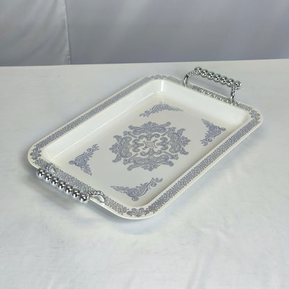 Conjunto de 3 Tabuleiros em Porcelana com Alças Prateadas – Apresentação Elegante