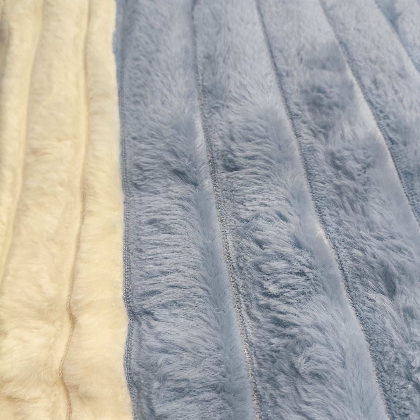 Edredón Aterciopelado con Borreguito MODELO TRAMA DE CANALÉ 2- COLOR AZUL