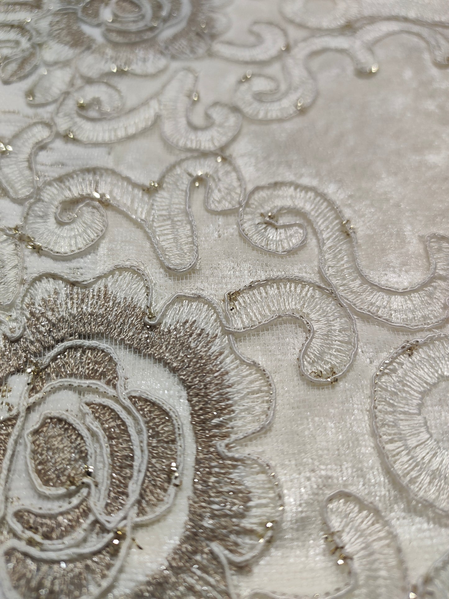 Juego de Cama de Lujo "Vicenza" – Elegancia Clásica con Estilo Barroco - COLOR CAPUCHINO