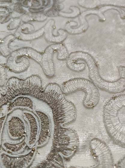 Juego de Cama de Lujo "Vicenza" – Elegancia Clásica con Estilo Barroco - COLOR CAPUCHINO