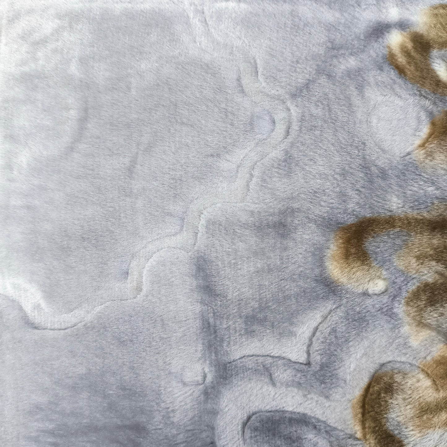 Manta de Felpa Color gris con flores - Extra Suave y Cálida para Invierno (200x230 cm, 4,5 kg)