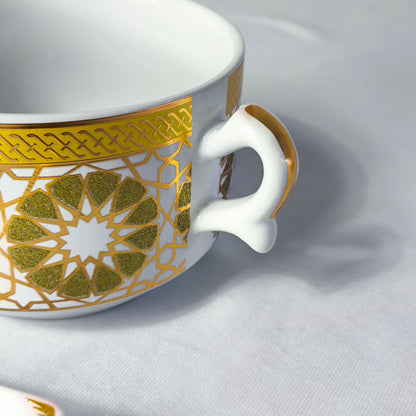 Sopera de Porcelana Blanca con Detalles Dorados y 6 Cuencos con Cucharas – Estilo Árabe Clásico