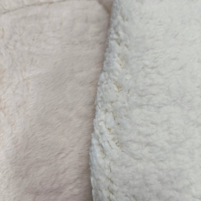 Edredón Aterciopelado con Borreguito MODELO TRAMA DE CANALÉ TRENZADO - COLOR CREMA