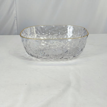 Taça de plástico transparente com rebordo dourado – efeito vidro