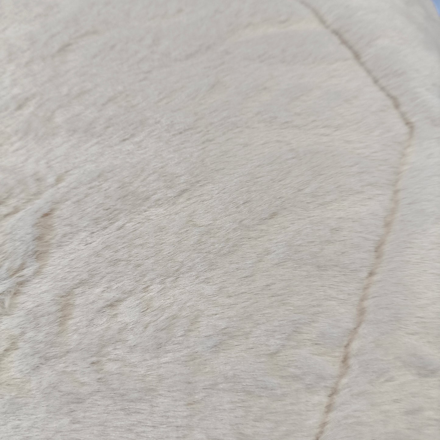 Edredón Aterciopelado con Borreguito MODELO TRAMA DE CANALÉ TRENZADO - COLOR CREMA