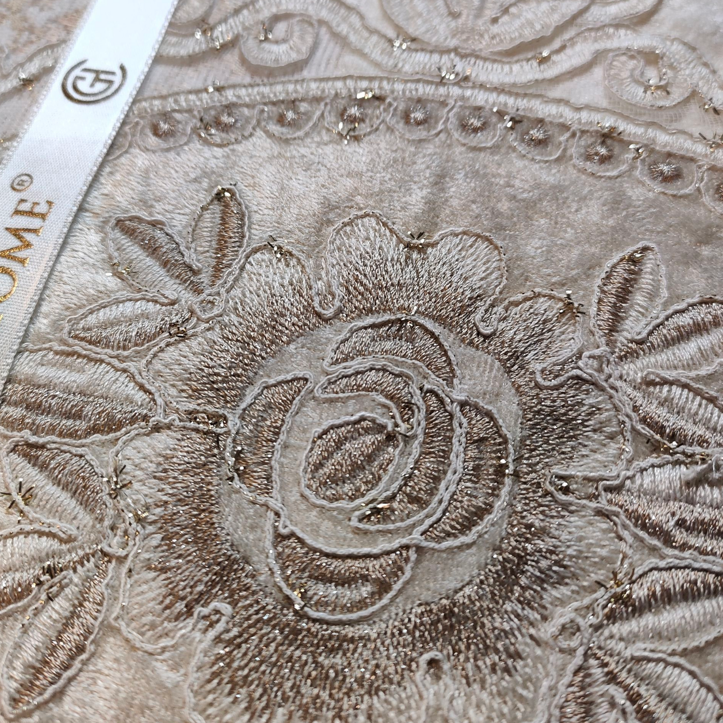 Juego de Cama para Novias "Clouds" – Elegancia y Diseño Clásico - COLOR CAPUCHINO