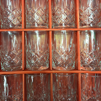 Juego de 12 Vasos de Té de Cristal Tallado – Diseño Clásico
