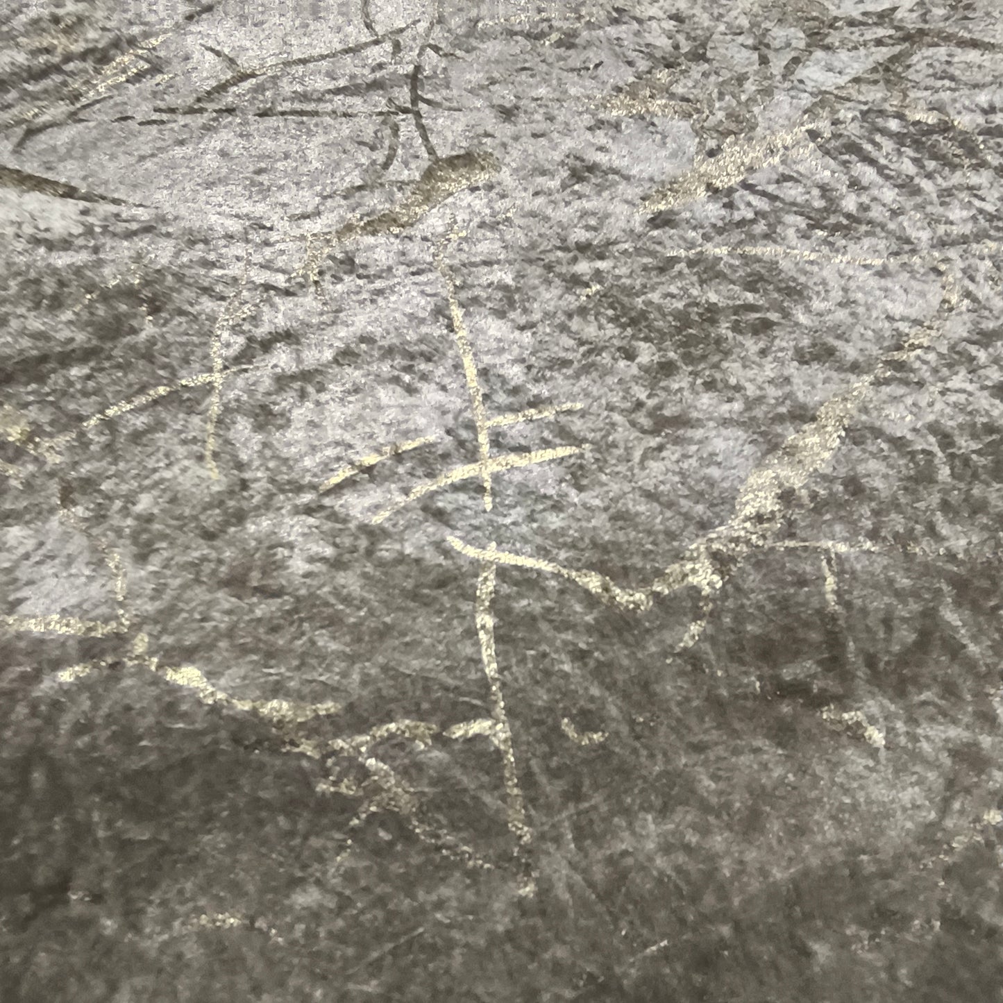 Alfombra de Salón Efecto Mármol 160x220 cm – Acabados Dorado o Plateado