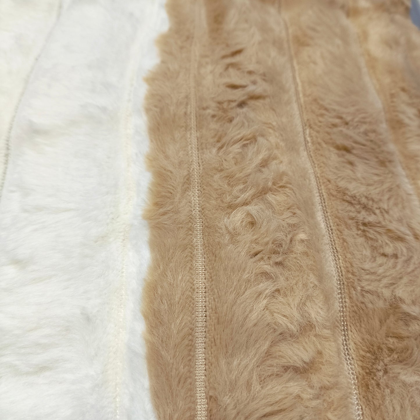 Edredón Aterciopelado con Borreguito MODELO TRAMA DE CANALÉ 2- COLOR CAFÉ