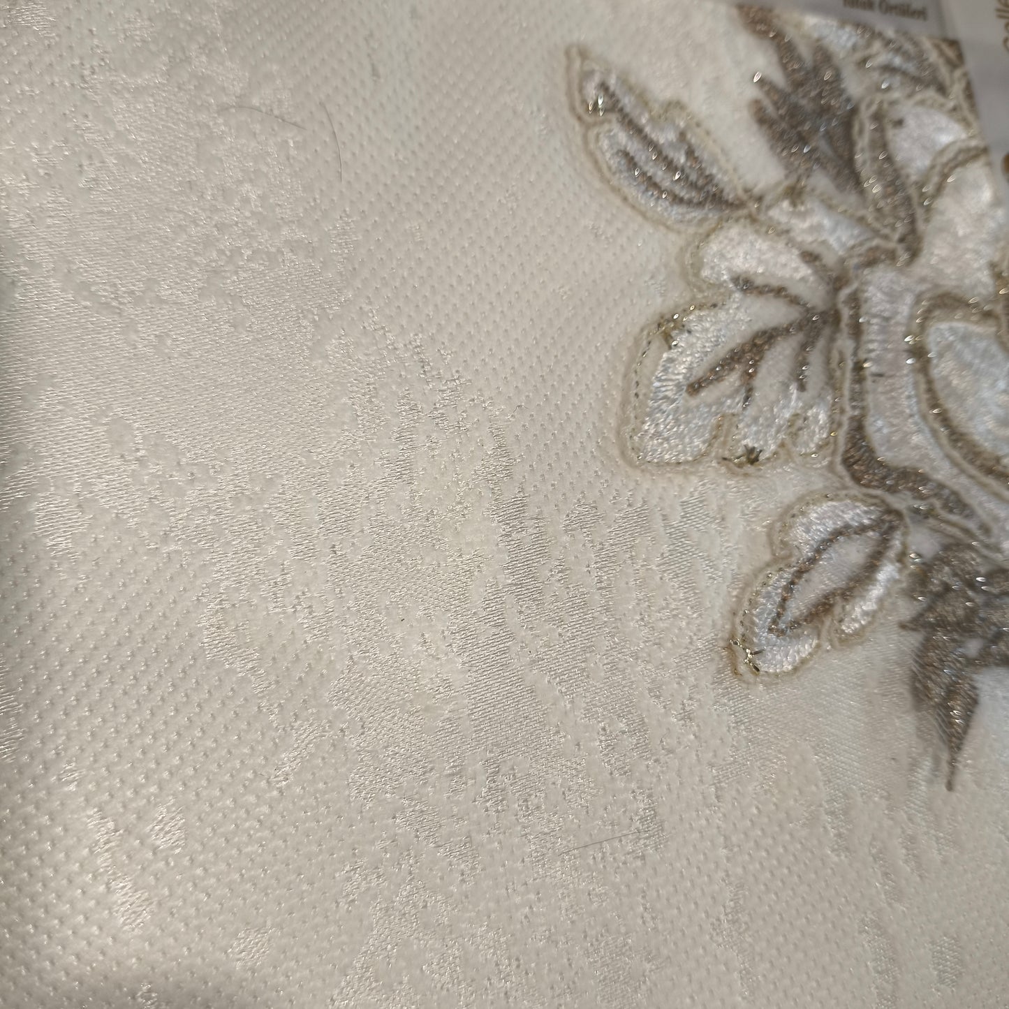 Set de Cama de Lujo Bordado Floral 11 Piezas – Crema y Visón
