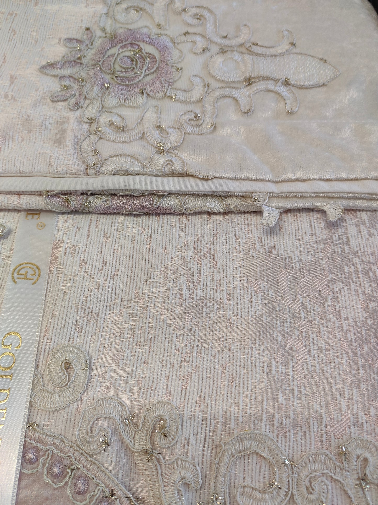 Juego de Cama de Lujo "Vicenza" – Elegancia Clásica con Estilo Barroco - COLOR ROSA PASTEL