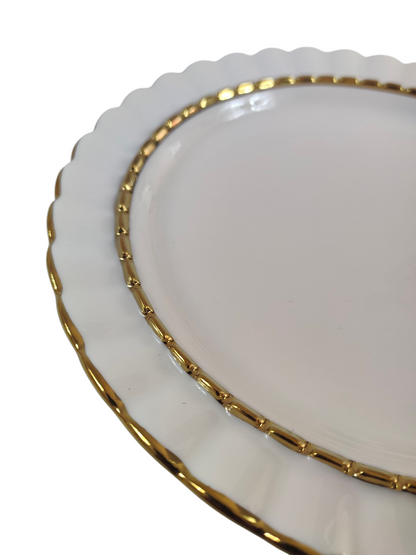 🍽️ Set de 8 Platos Llanos con Borde Dorado Ø20,9cm – Diseño Elegante y Ondulado