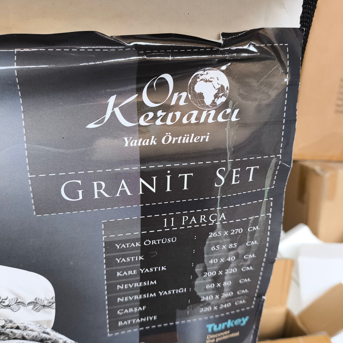 Set de Cama de Lujo Granit 11 Piezas con Colcha y Manta – 265 × 270 cm