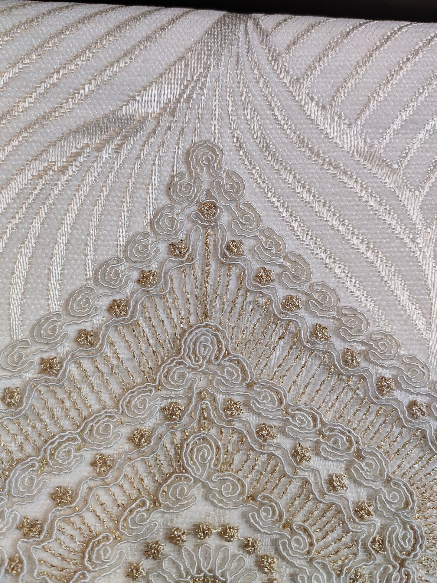 Juego de Cama de Lujo "Loren" – Diseño Moderno y Elegante para tu Dormitorio - COLOR CREMA