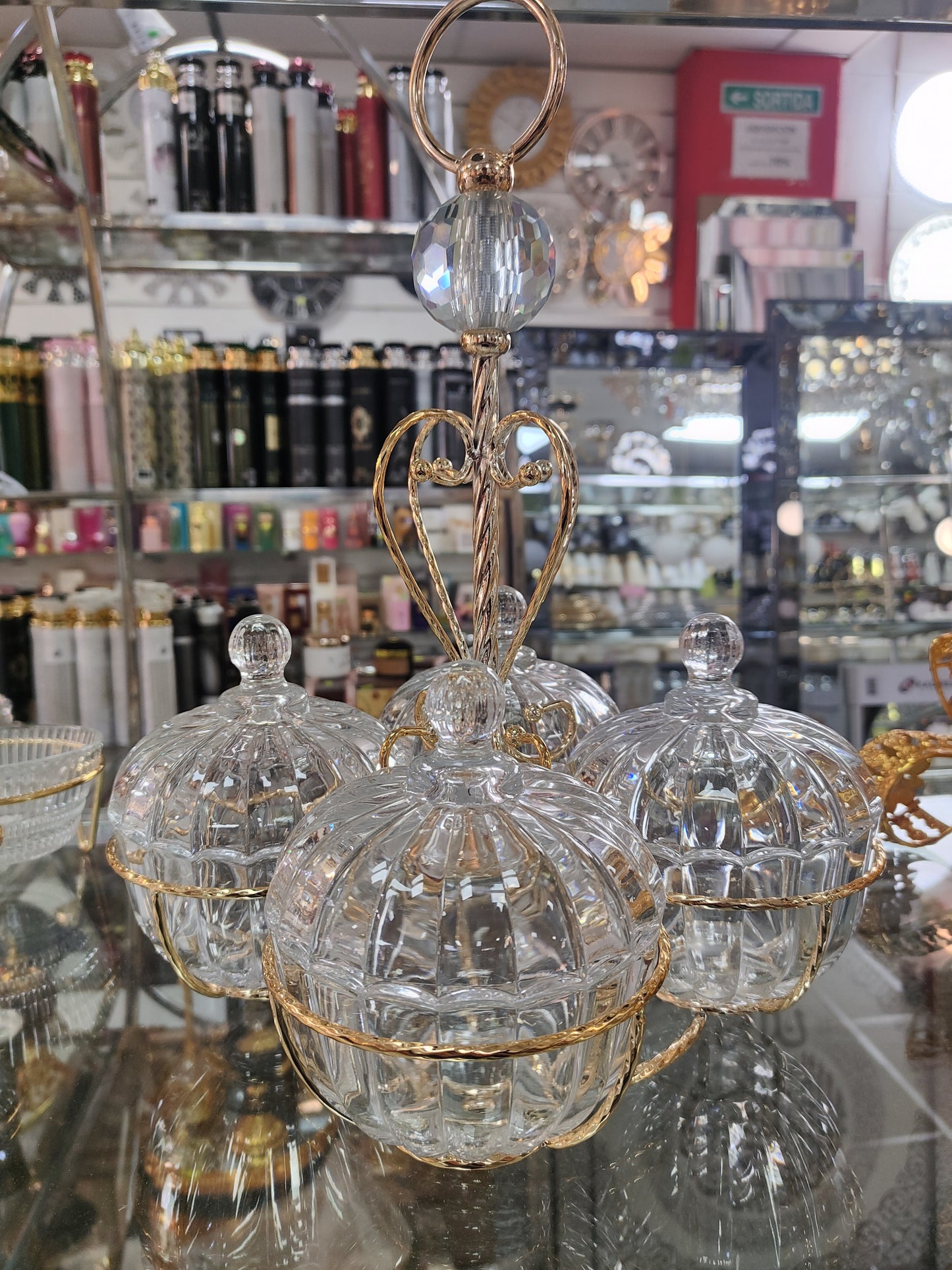 Árbol decorativo con bolas de cristal