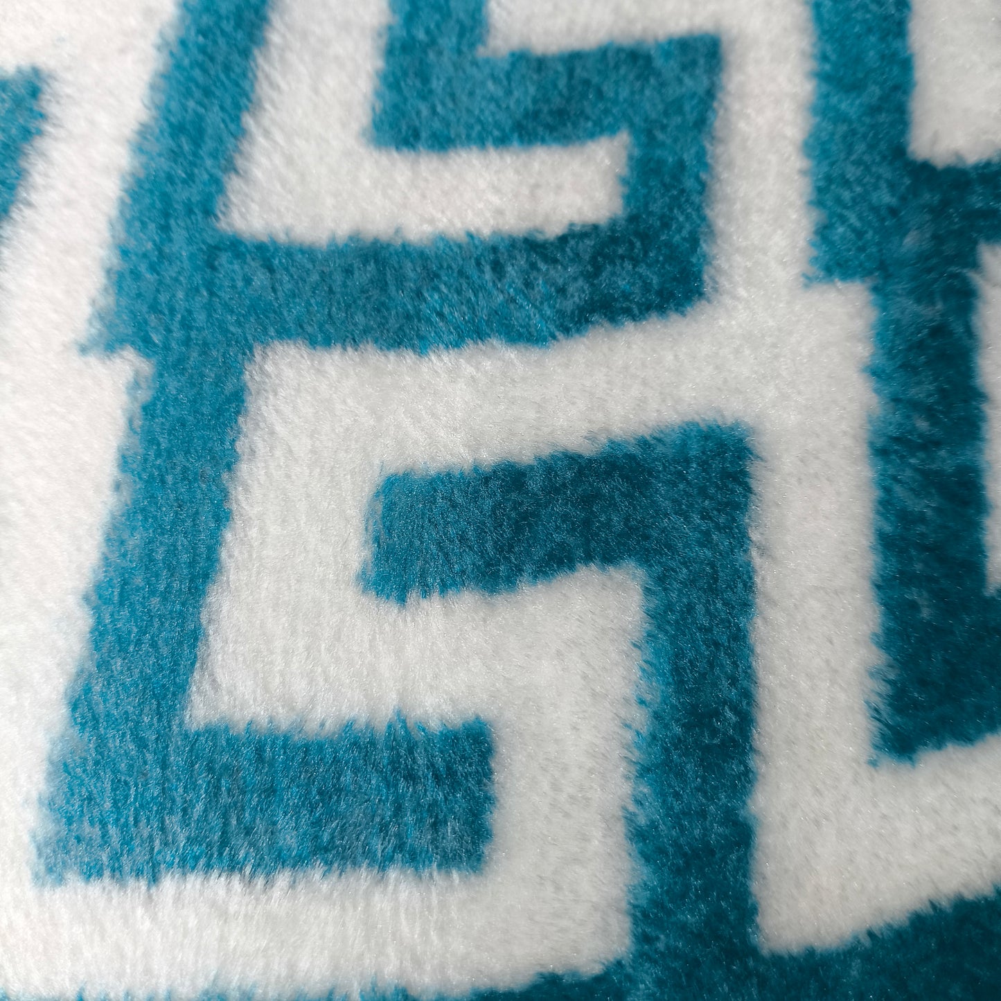 Raschel Blanket 220 x 240 cm – 2 kg – 100% Polyester