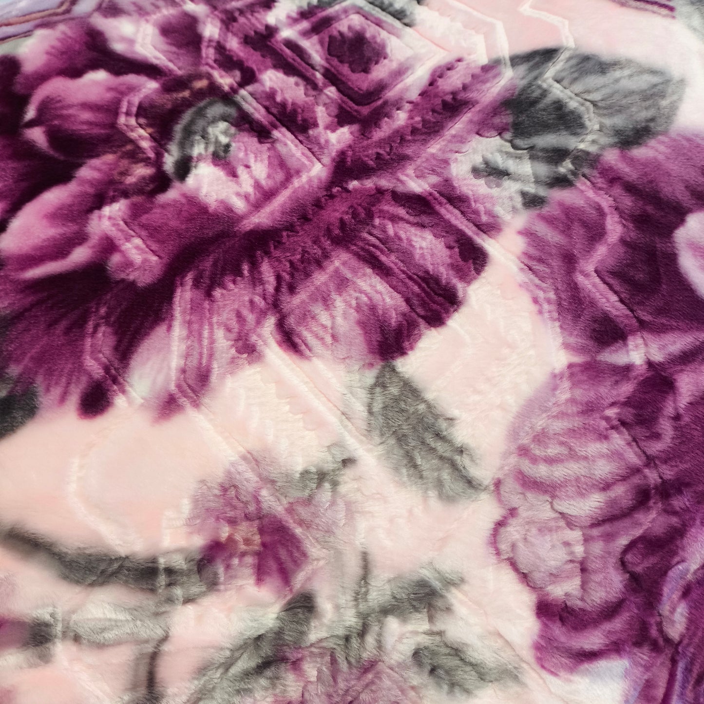 Manta de Felpa Color lila con flores  - Extra Suave y Cálida para Invierno (200x230 cm, 4,5 kg)