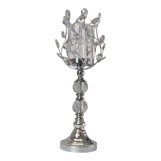 Candelabro Plateado con Pétalos de Cristal y Detalle de Doble Esfera ✨