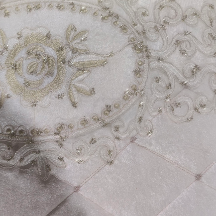 Conjunto de cama de luxo Marianna – colcha acolchoada com renda – creme