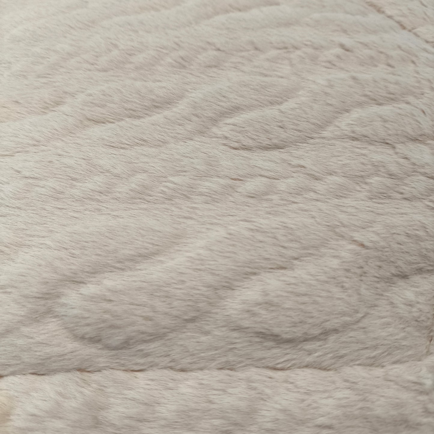 Edredón Aterciopelado con Borreguito MODELO TRAMA DE CANALÉ TRENZADO - COLOR MARRÓN