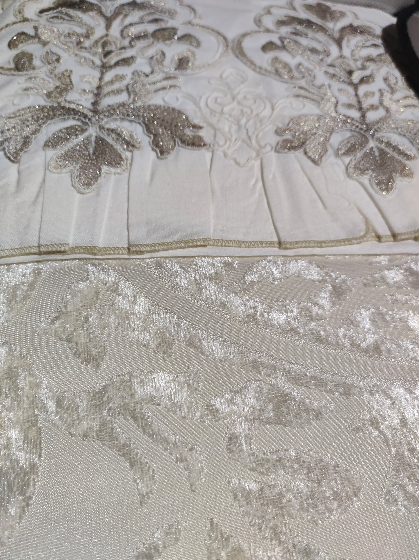 Juego de Cama para Ajuar "Gabriella" – Lujo y Distinción para tu Dormitorio - COLOR CREMA