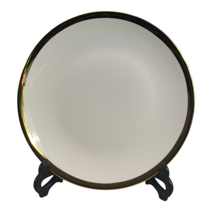 🏷 Prato em cerâmica Ø22,5 cm – Elegante orla dourada