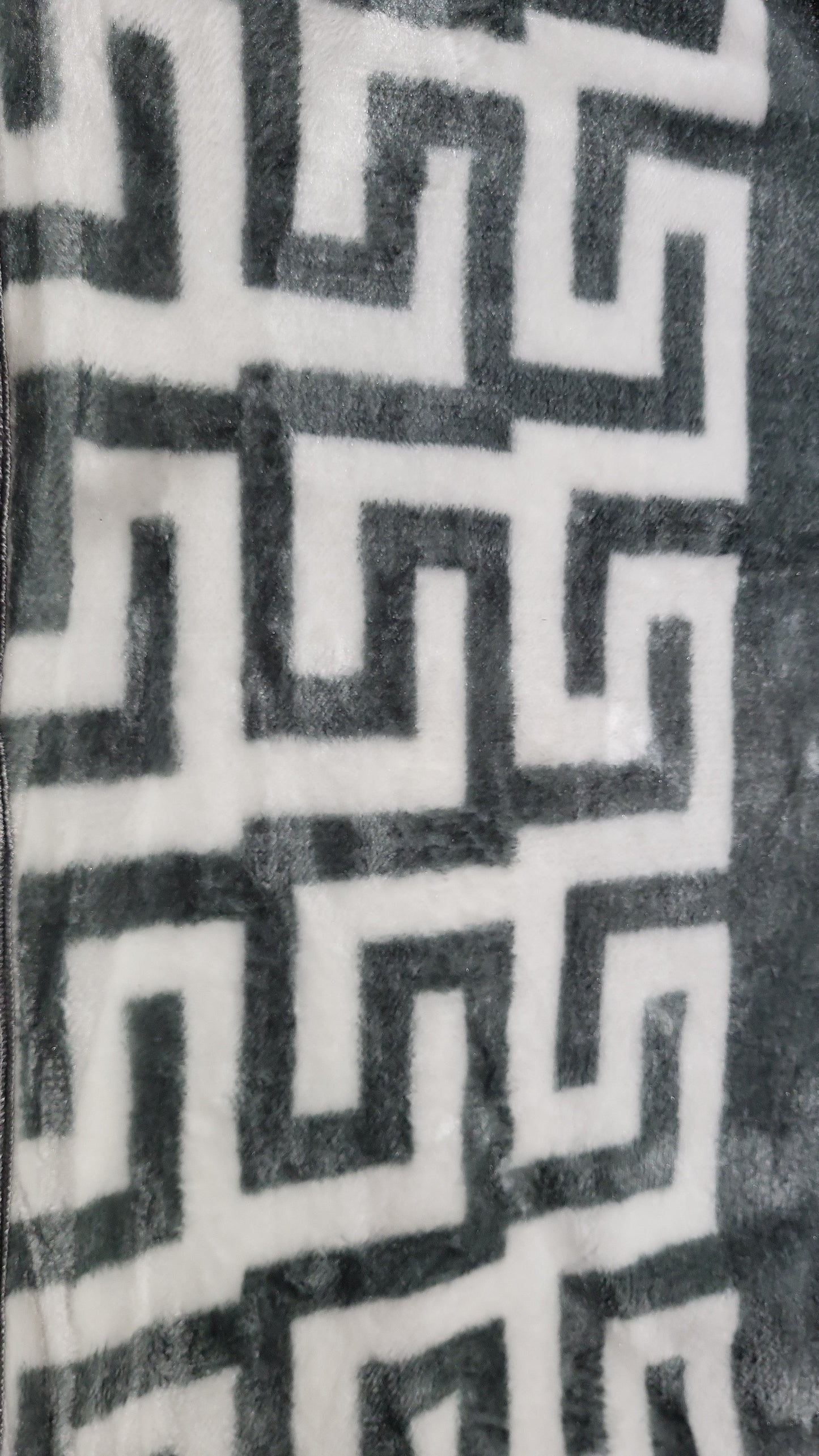 Raschel Blanket 220 x 240 cm – 2 kg – 100% Polyester
