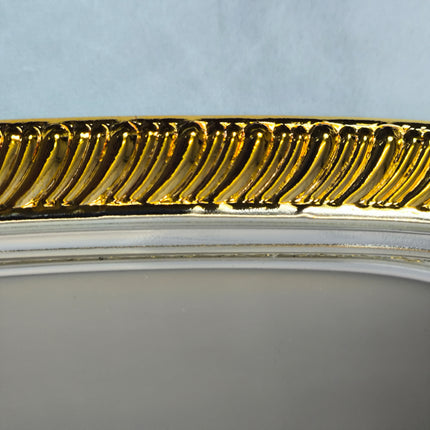 Tabuleiro Retangular Prateado e Dourado com Pegas – 55 x 40 cm | Bandeja Elegante para Servir e Decorar