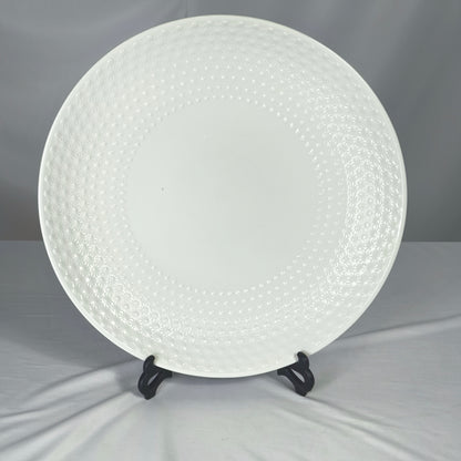 Plato Llano de Cerámica Blanca con Relieve Geométrico – Diseño Elegante y Minimalista