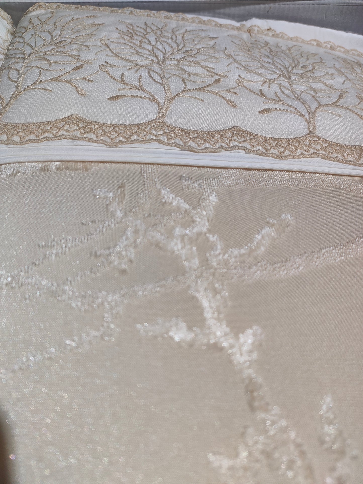 Juego de Cama para Ajuar "Emilia" – Elegancia y Sofisticación en tu Dormitorio - COLOR CAPUCHINO