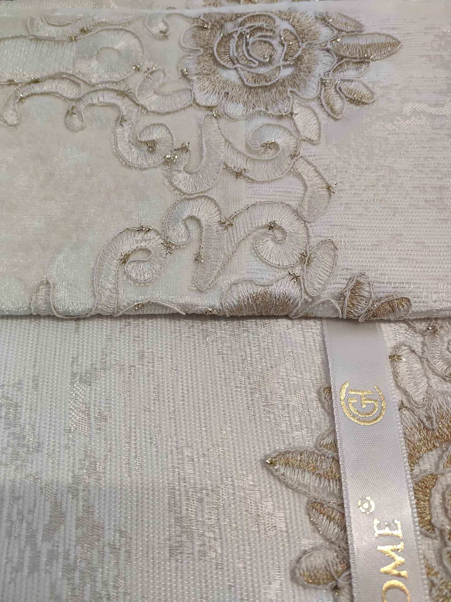 Juego de Cama de Lujo "Vicenza" – Elegancia Clásica con Estilo Barroco - COLOR CREMA