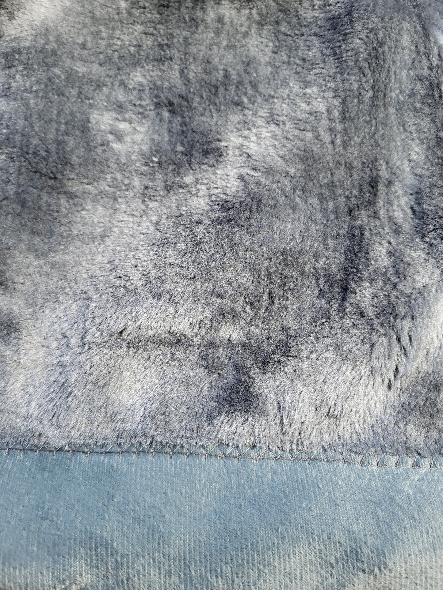 Manta Royal Eskimos 220 x 240 cm – 4 kg | Alta Calidad, Súper Suave y Cálida – 100% Poliéster - GRIS CON BLANCO
