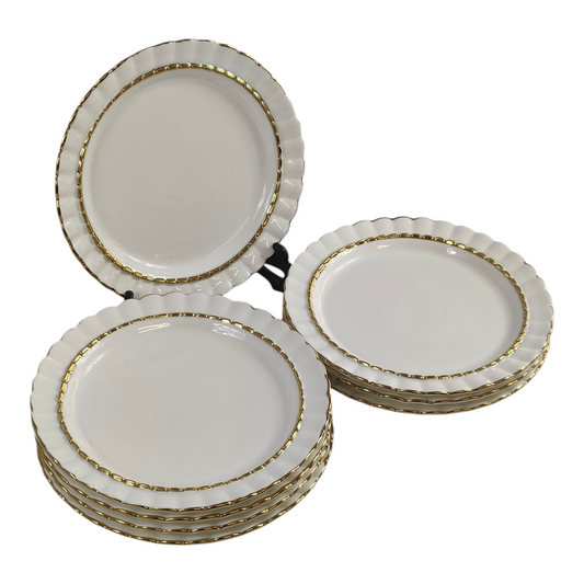 🍽️ Set de 8 Platos Llanos con Borde Dorado Ø20,9cm – Diseño Elegante y Ondulado