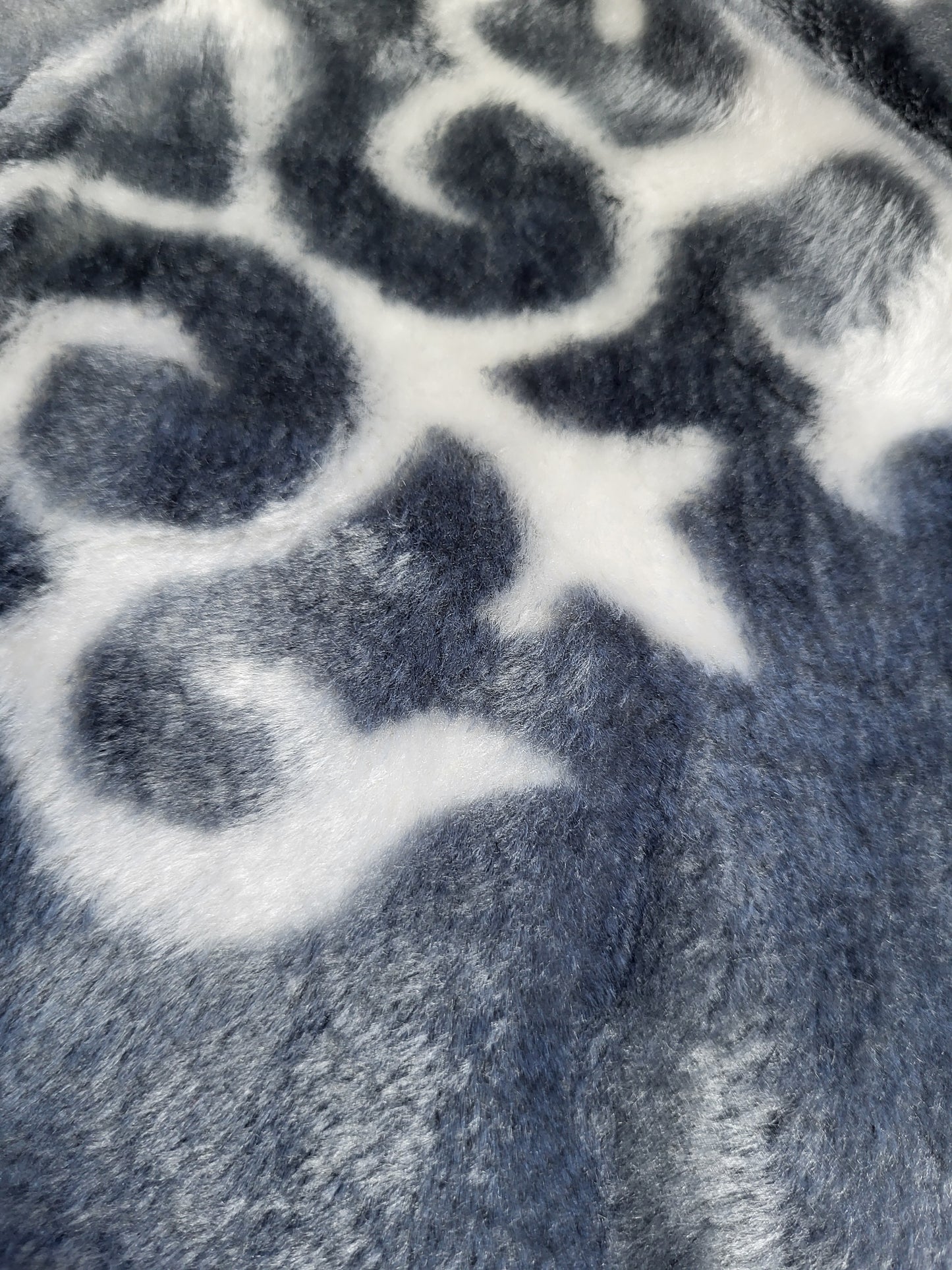 Manta Royal Eskimos 220 x 240 cm – 4 kg | Alta Calidad, Súper Suave y Cálida – 100% Poliéster - GRIS CON BLANCO